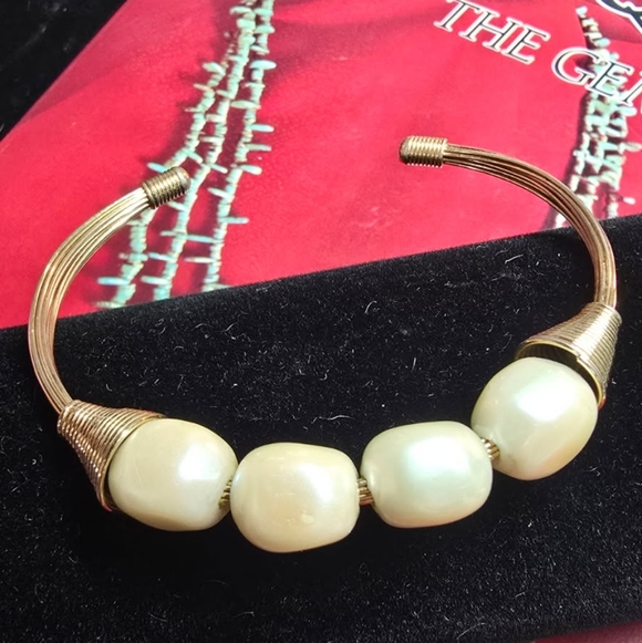 Elegant Gold Wire and Pearl Cuff Bracelet - Picture 3 of 4